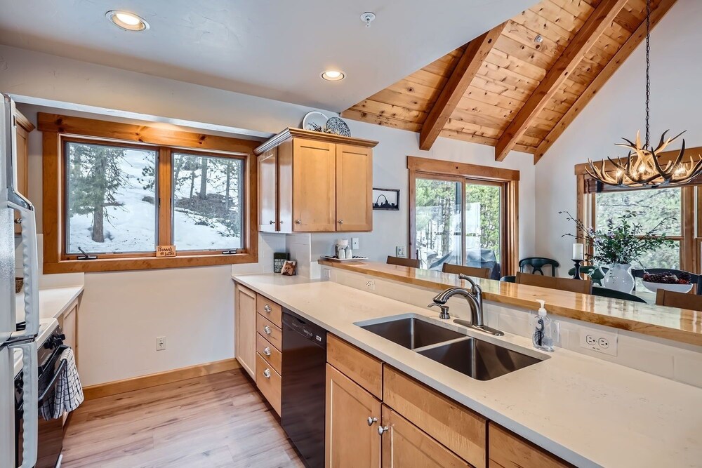 6 Cabin In The Pines 3 Bedroom Home