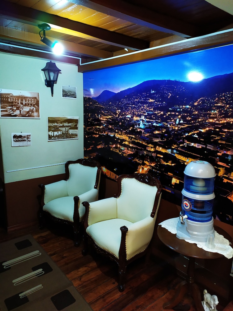 Hostal Latitud Ecuem view 4