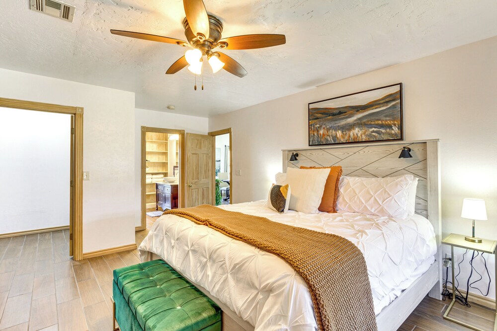 Spacious Cabin w/ Views, Near Lake Lawtonka!