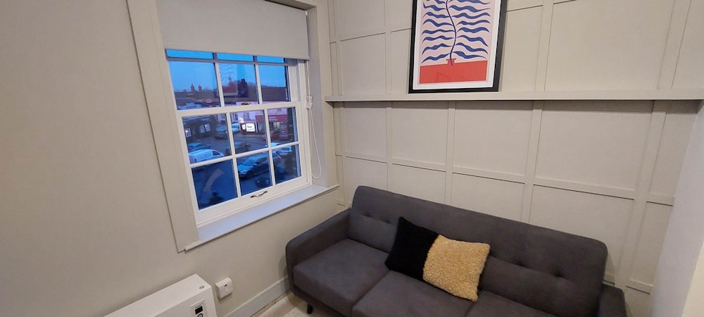 1 Bdr Modern Living in The Old Bank Hse