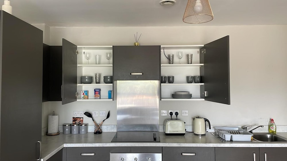 Apartment - Sleeps 4, Pets Allowed & Parking