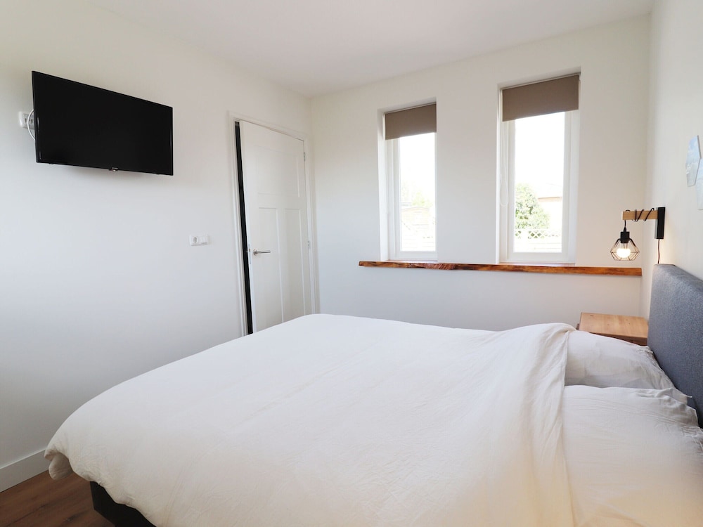 Nice Holiday Home Near the Lauwersmeer view 4
