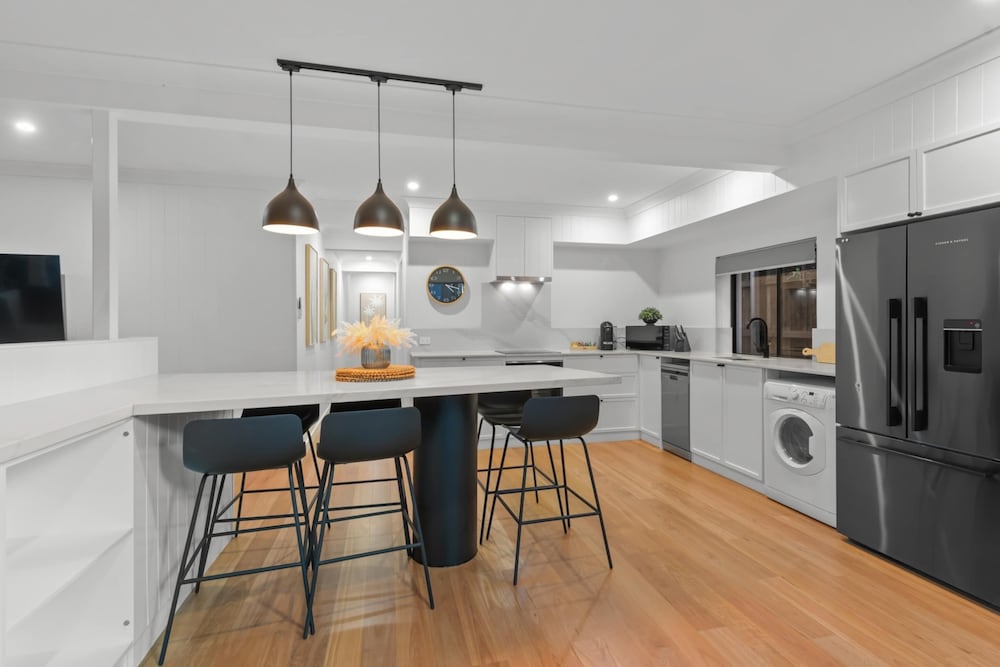 Bright 2-bed New Farm Apartment With Private Patio