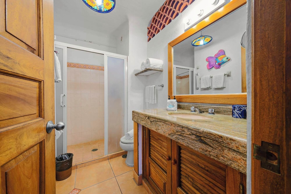 Ocean View 1Br Condo-balcony-beach-pool - 306