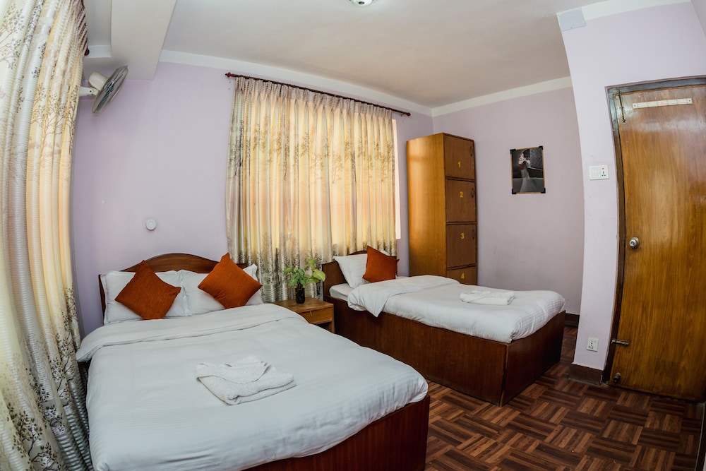 Famous House Kathmandu - Hostel