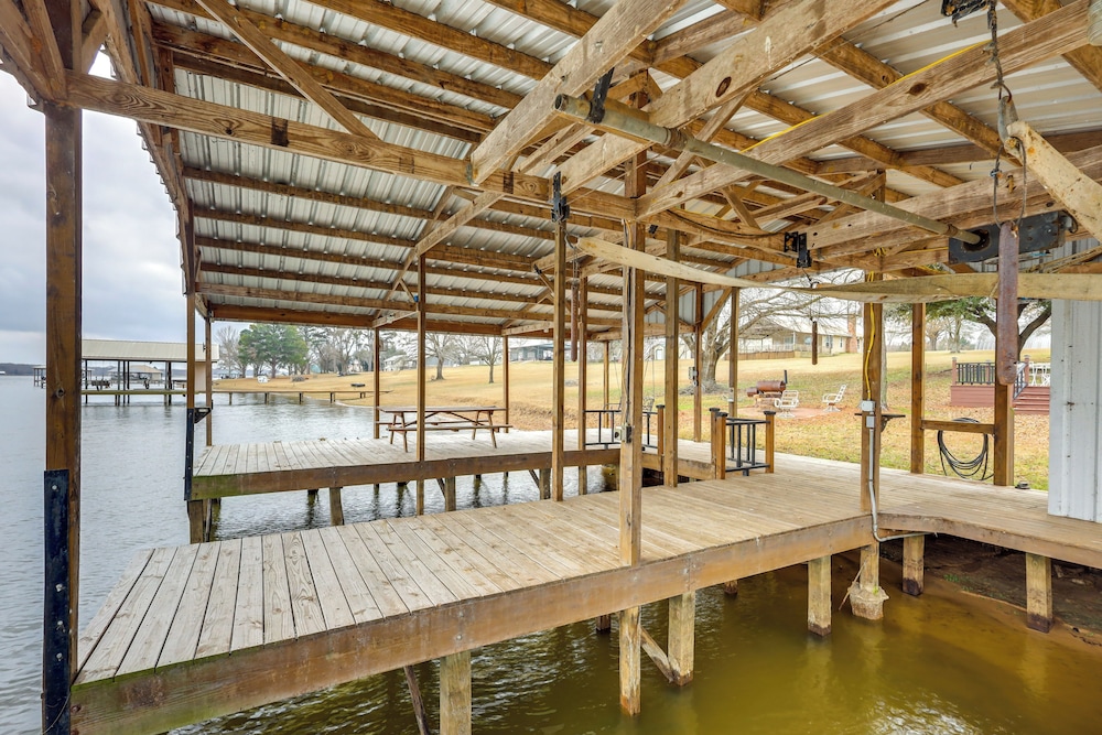 Dock, Decks & Views: Lakefront Cottage