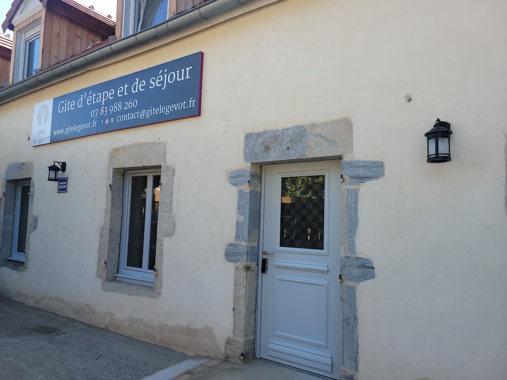 GITE LE GEVOT - Nuitée EV6 tout confort view 4