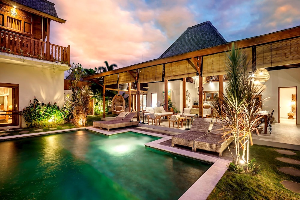 Villa Nabi by Alfred in Bali - New Family 5BR Villa Next to Seminyak Beach