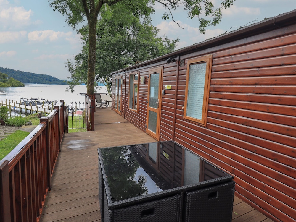 Shoreside Lodge