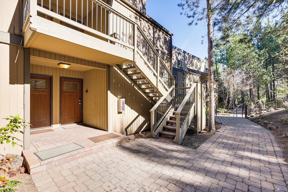 19 Mi to Mt Bachelor Ski Resort: Condo w/ Grill