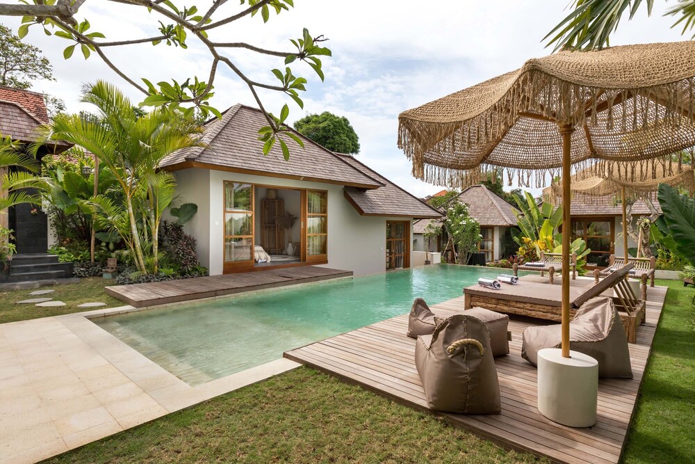 Villa Chempaka by Alfred in Bali - New Luxe Tropical 4BR Dream Villa in Canggu