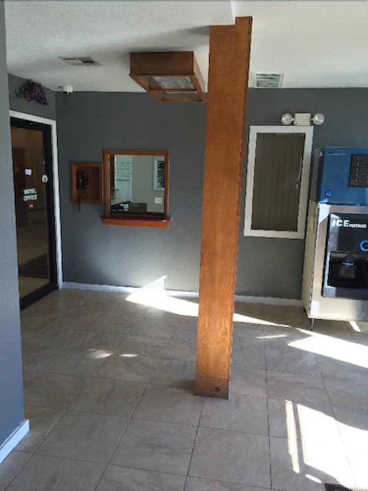 Wilshire Inn - Property Image 12