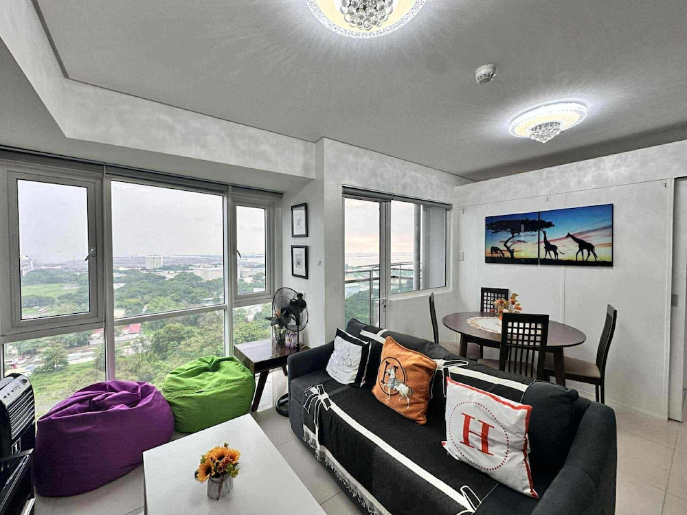 Breeze Residences Condos