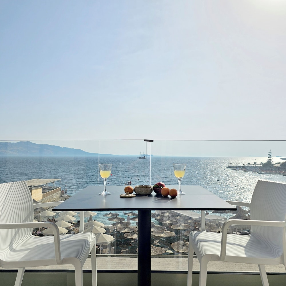 Ares Beachfront Luxury Rooms