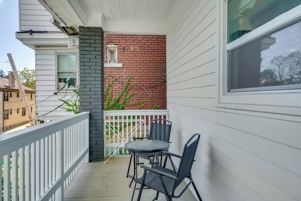 4 Mi to Dtwn: Pet-friendly Home in Pittsburgh