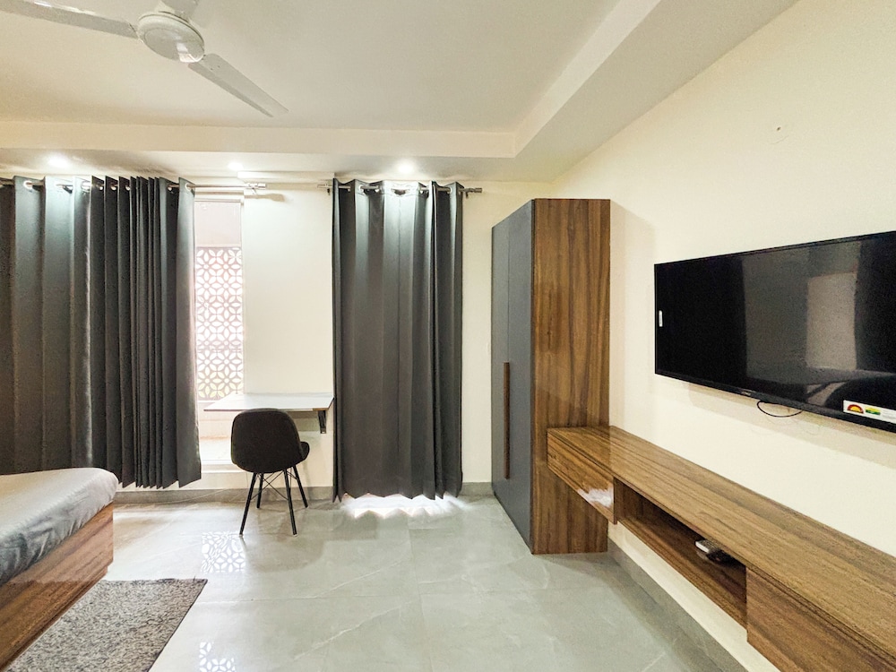 Housr Sector 45 Gurgaon Near Huda City
