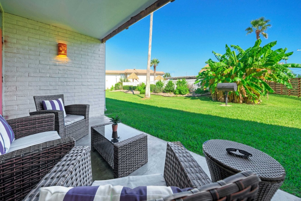Sleeps 20 3 Condos w/ Beach Access, Pool, Tennis Courts Sea Sands Complex
