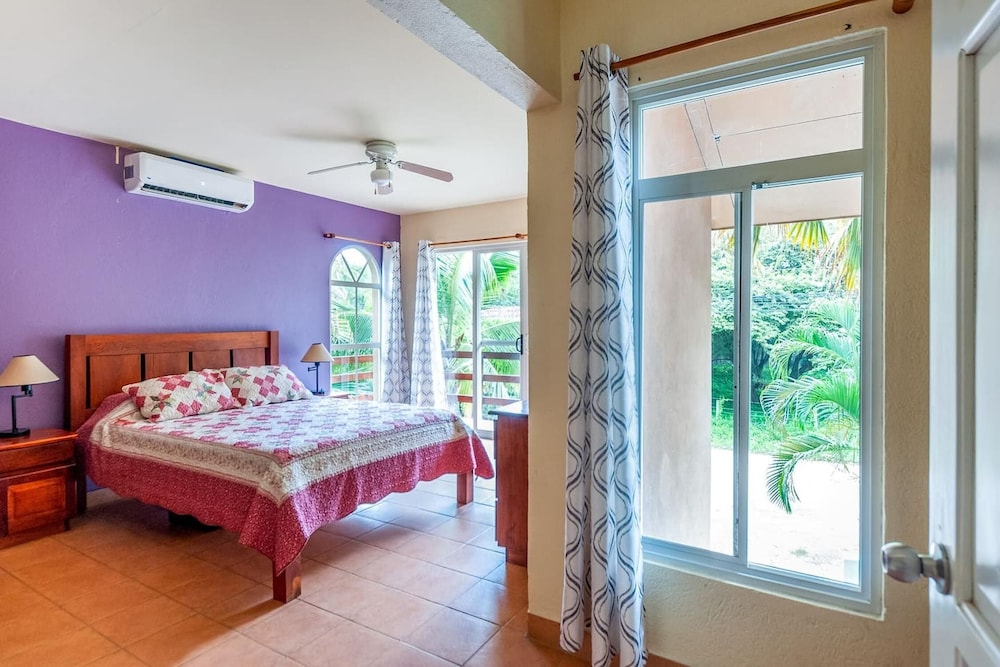 Nicely priced duplex in Surfside with private pool and AC in every room
