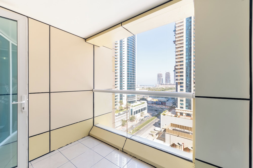 Upgraded 1BR in Marina - Calming Views