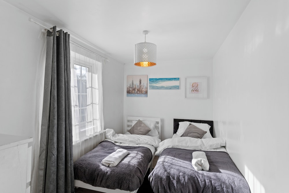 Cozy 2 Bed Apartment Close to Lcy & Excel