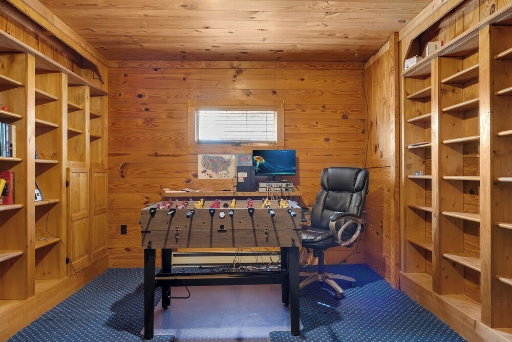 Pet-friendly 3BR Lake House Firepit + Pier