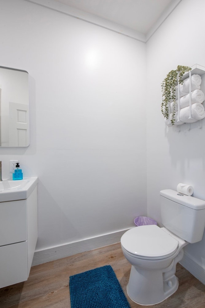 Laughing Bird Studio #7 - Brand New Stylish Apartment, Pool, Bea 1 Bedroom Condo, photo 82