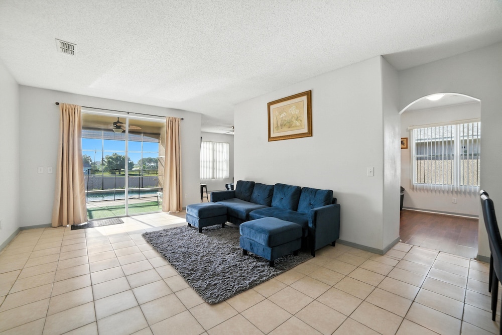Family Retreat With Private Pool Near Disney! 3 Bedroom Residence