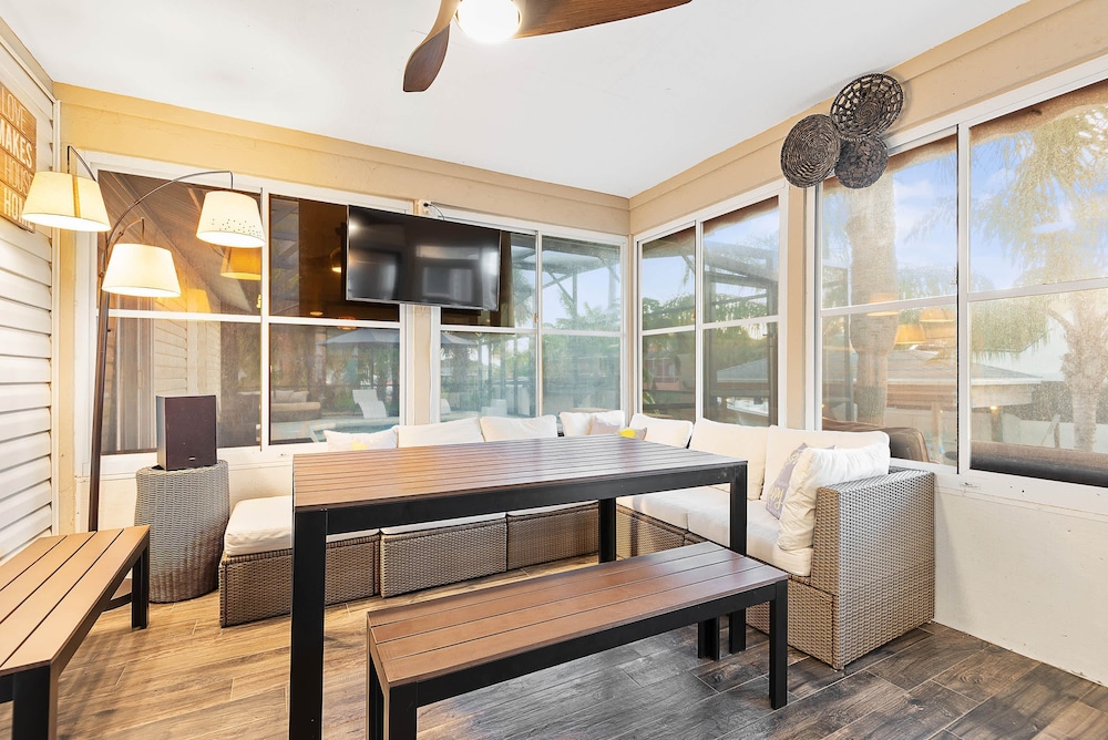Canal Front Oasis With Pool in Palm Coast