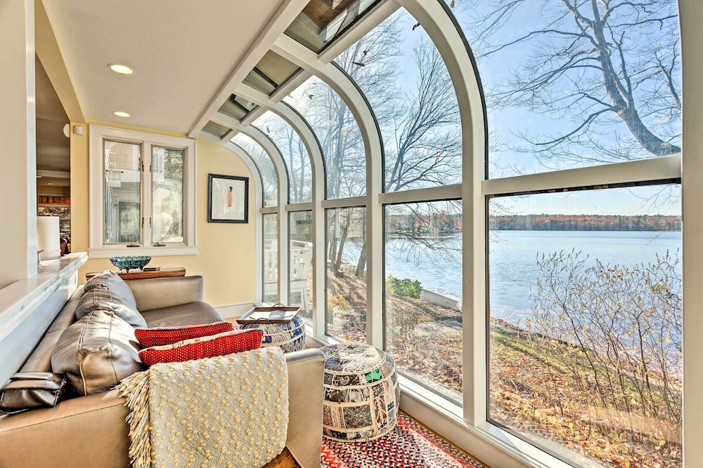 Vibrant Sterling Lakefront Lodge w/ Kayaks