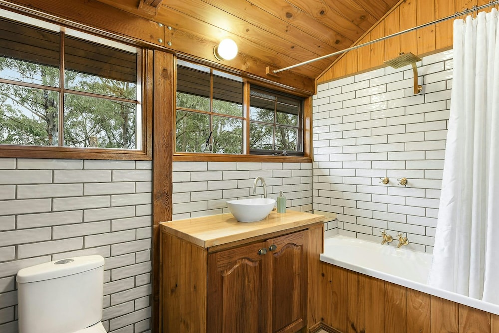 Onyx Retreat Healesville Luxury Lodge x Hot Tub