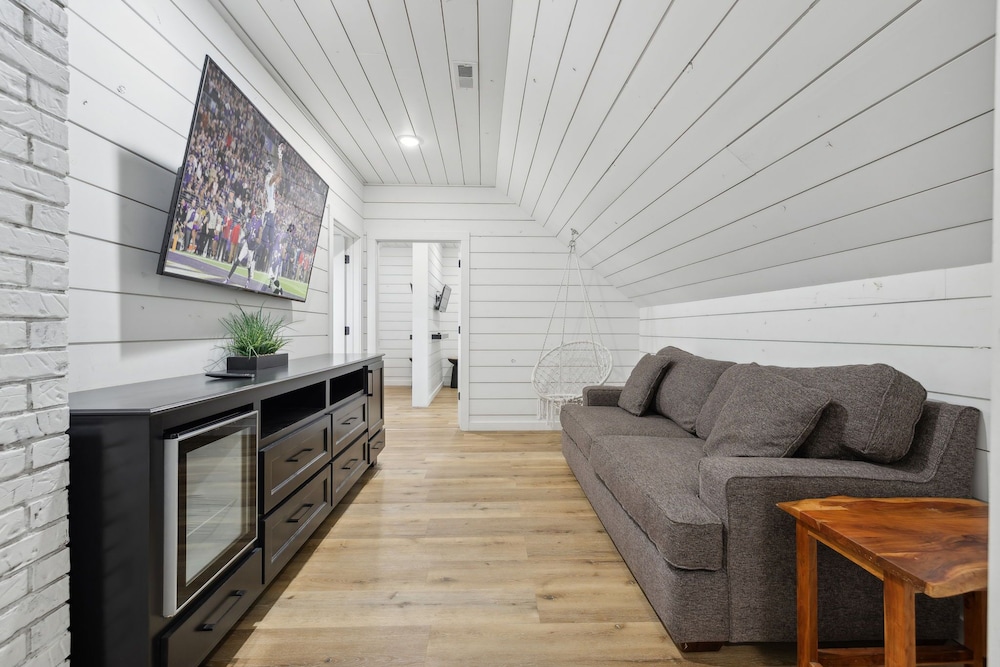 Fox Haven Retreat-modern Cabin-acres of Priv Land