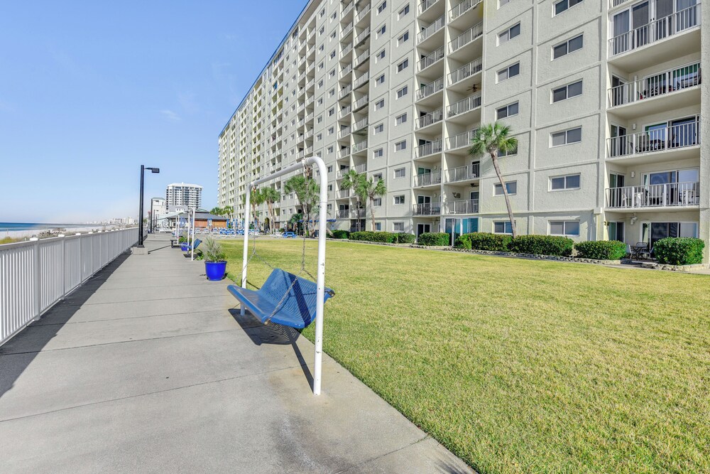 Regency Towers PCB Condo: Beach Access & 2 Pools