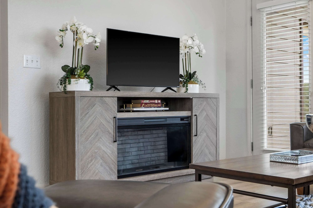 Fairway Follies Luxury Retreat