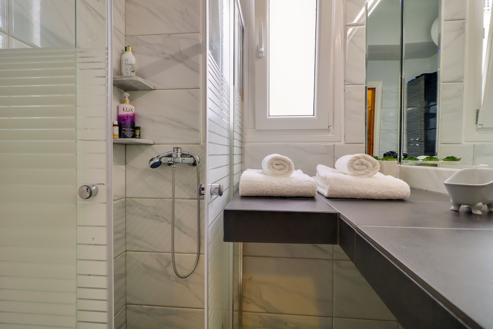 Parliament Syntagma Apartment by Living-Space