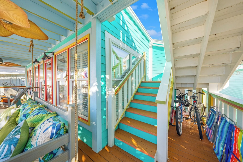 Steps to Ocean! PCB Family Home w/ Outdoor Oasis