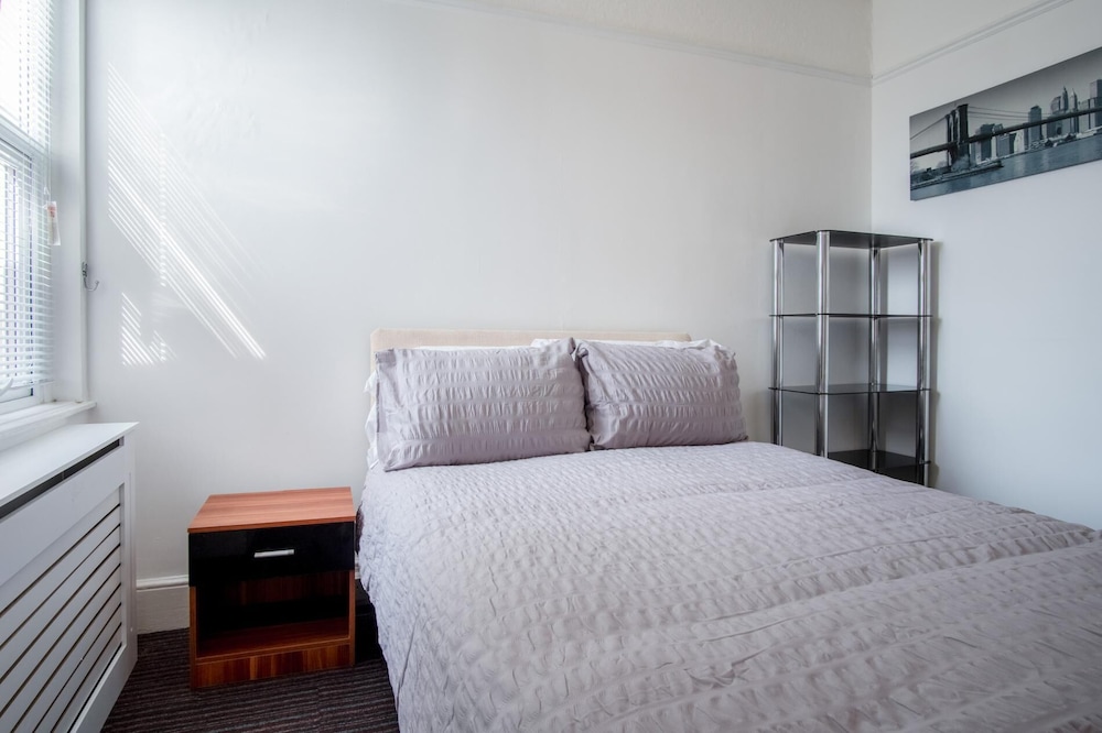 Skyfall - 2 Bedroom Apartment - Milford Haven