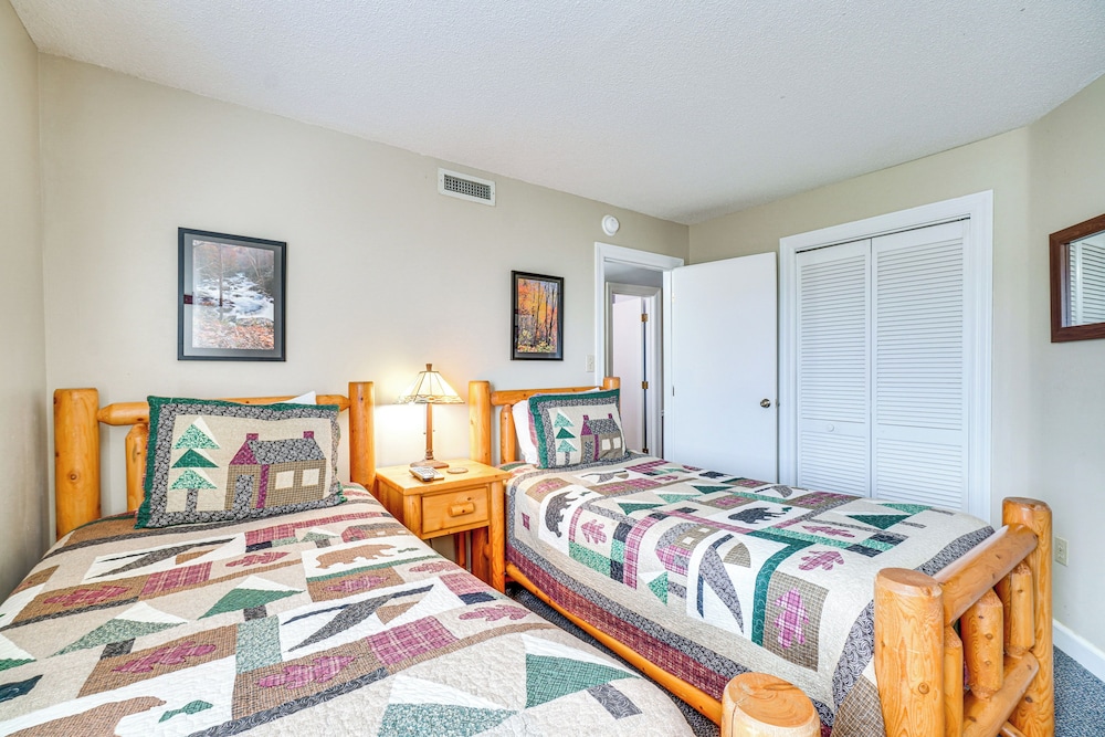 Indoor & Outdoor Pool Access! Condo 3 Mi to Gsmnp