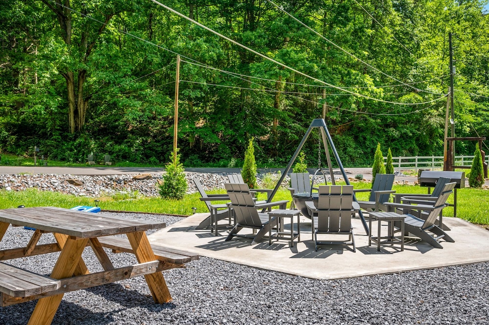 2bdrm Cabin 4 Gburg Pet Friendly Firepit Games
