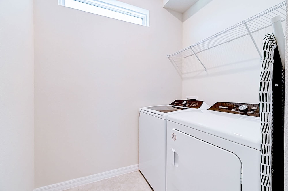 15976 Spacious Charming Family Getaway