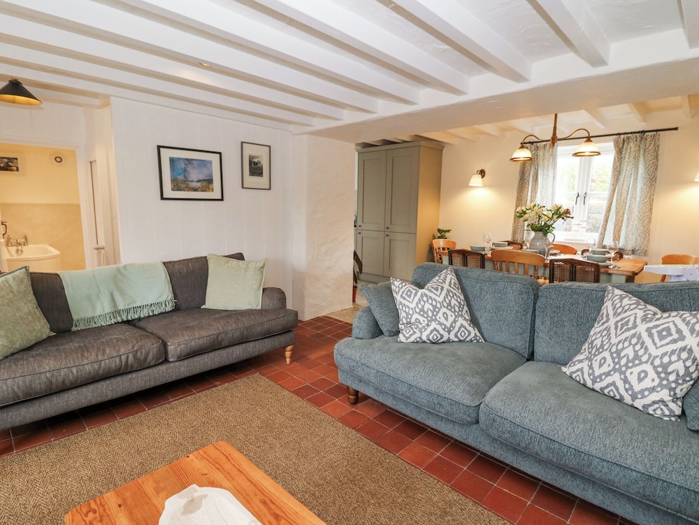 Dyffryn Cottage