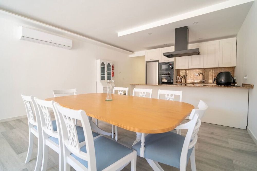 Hal Wardija in Qala Gozo With Terrace Pool BBQ
