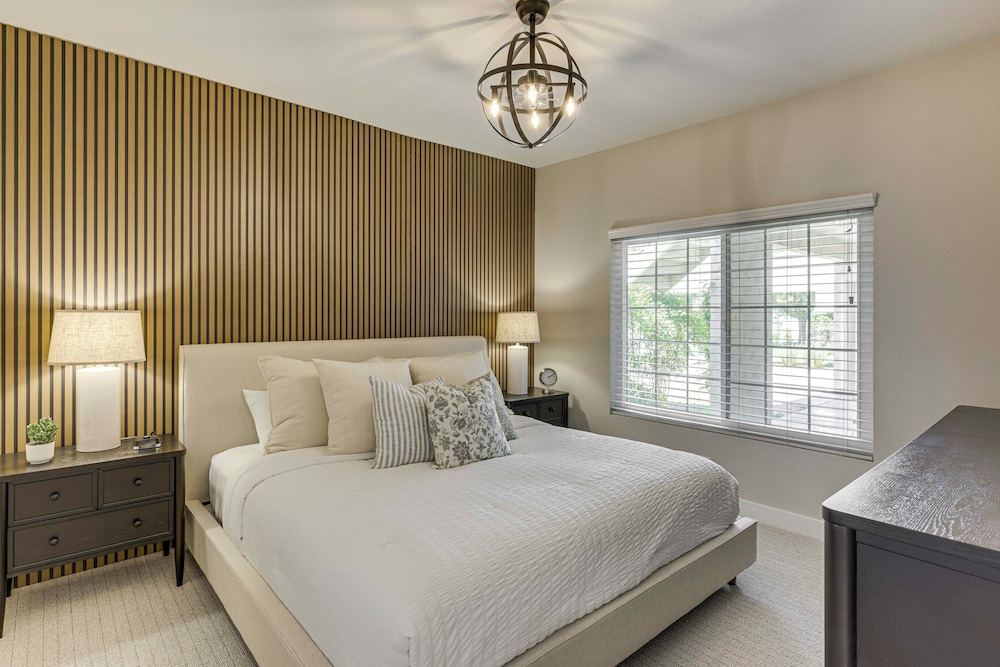 Palm Desert Golf Getaway w/ Views + Resort Perks