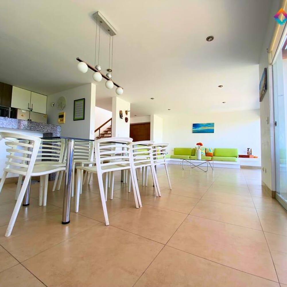 HOP LAS Velas Hermosa Casa Playa