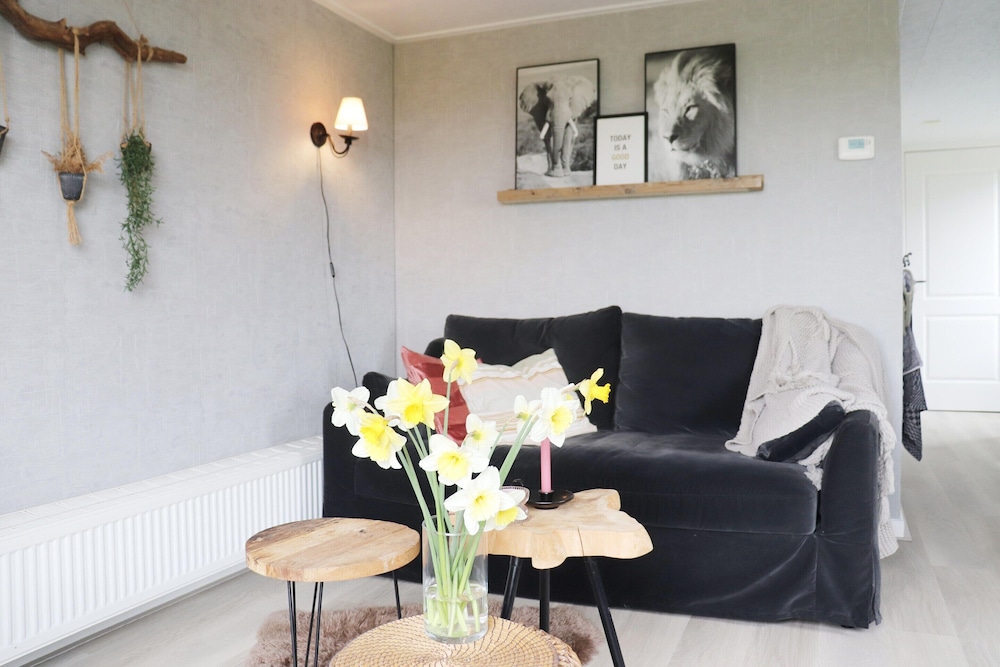 2 Adjacent Houses With Lots of Privacy