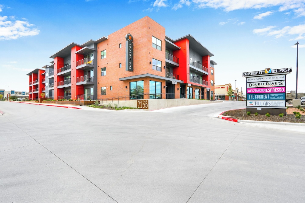 Modern Hill Country Condo for 4 w/ Resort Perks!