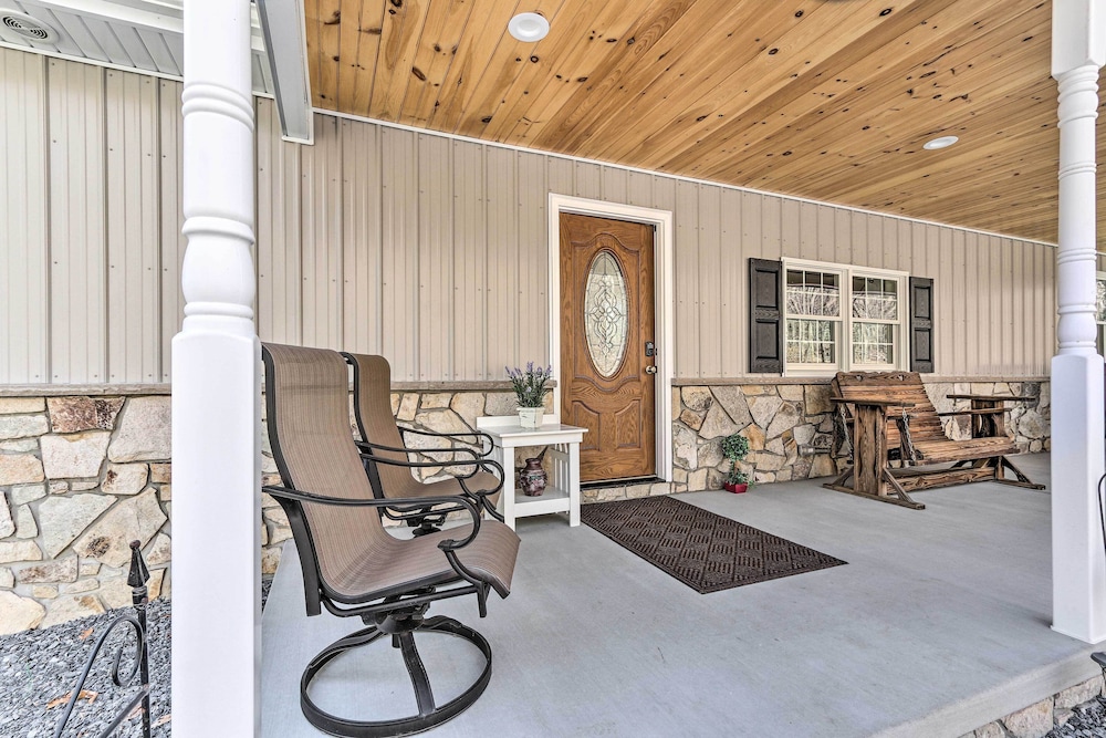 Knoxville Vacations - Peaceful Secluded Knoxville Retreat w/ Deck - Property Image 12