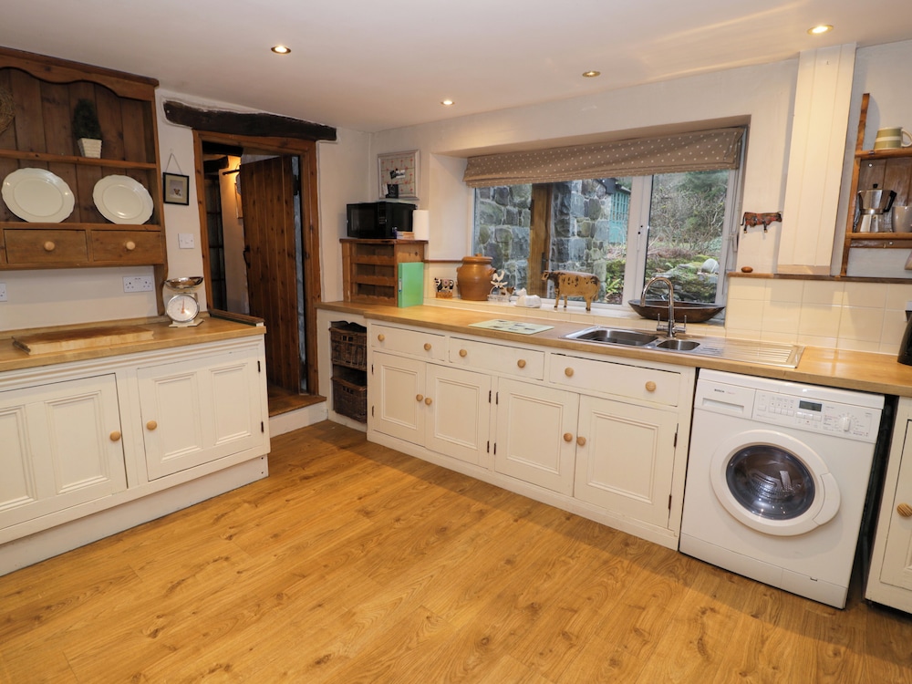 Glandwr Cottage
