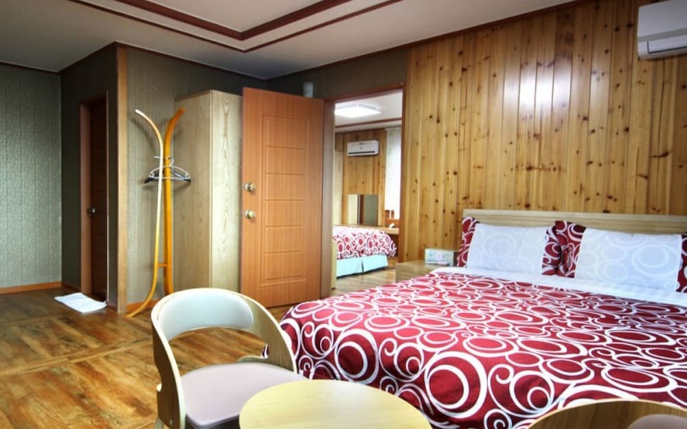 Seogwipo Hyeongjebawibada Pension view 2