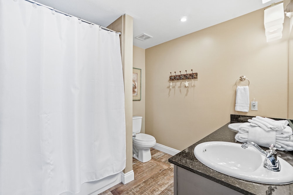 Calypso Beach Resort by Panhandle Getaways
