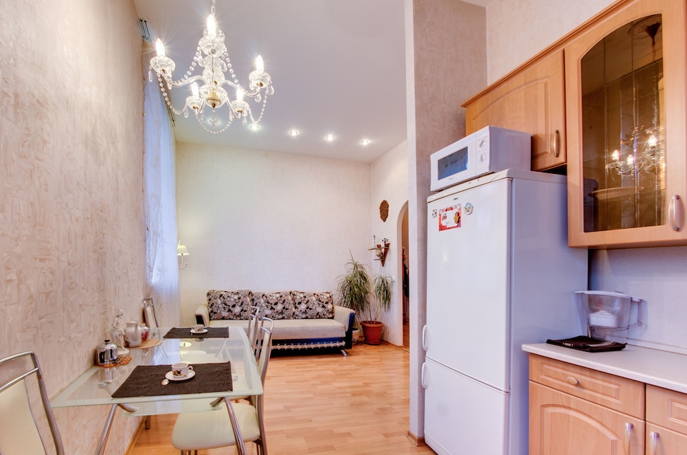 Apartment on Italyanskaya 33 view 2